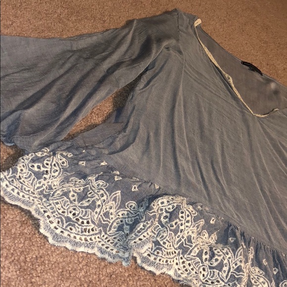 Signature Studio Tops - Flare Sleeve Top
